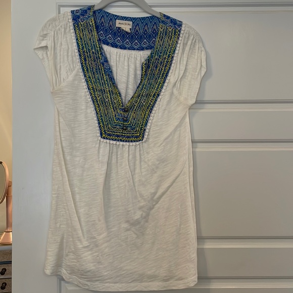 Anthropologie white shirt with colorful detail size Xs - Picture 1 of 5